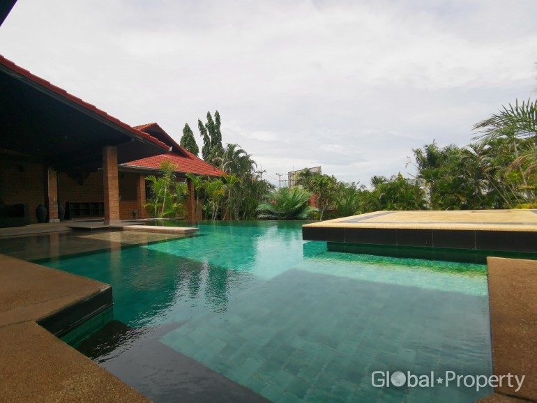 image 2 GPPH0599 Just Reduced: Wonderful Poolvilla with a unique view