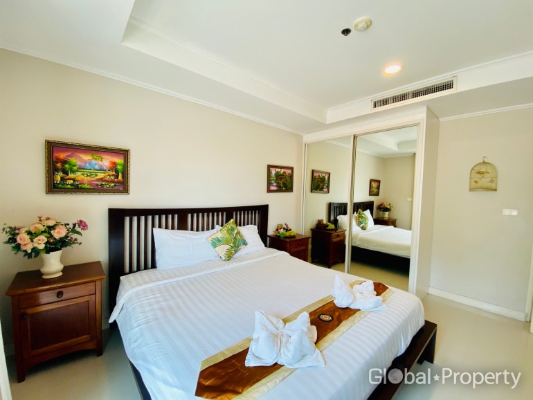 image 4 GPPC1315 Elegant two-bedroom beachfront condo