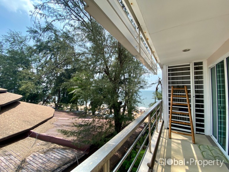 image 9 GPPC1315 Elegant two-bedroom beachfront condo