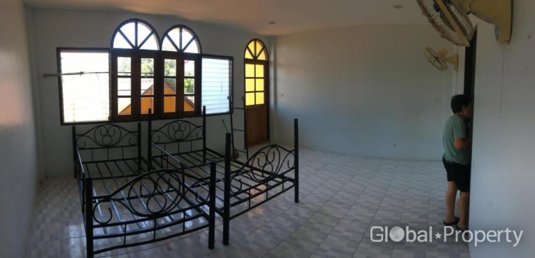 image 4 GPPB0126 Shophouse in great location for sale, Central Jomtien!