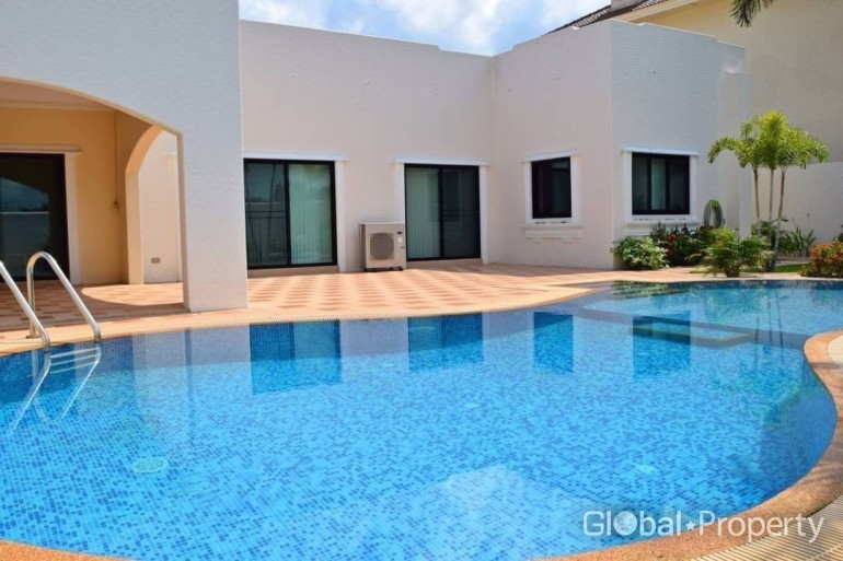 image 18 GPPH1126 Magnificent pool villa in a quiet location