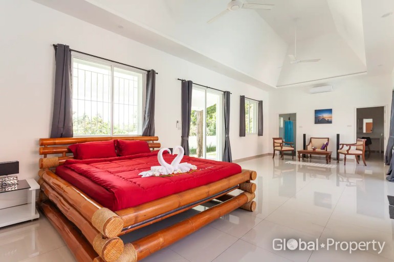 image 40 GPPH1180 Very large private Villa with pool for sale in East Pattaya