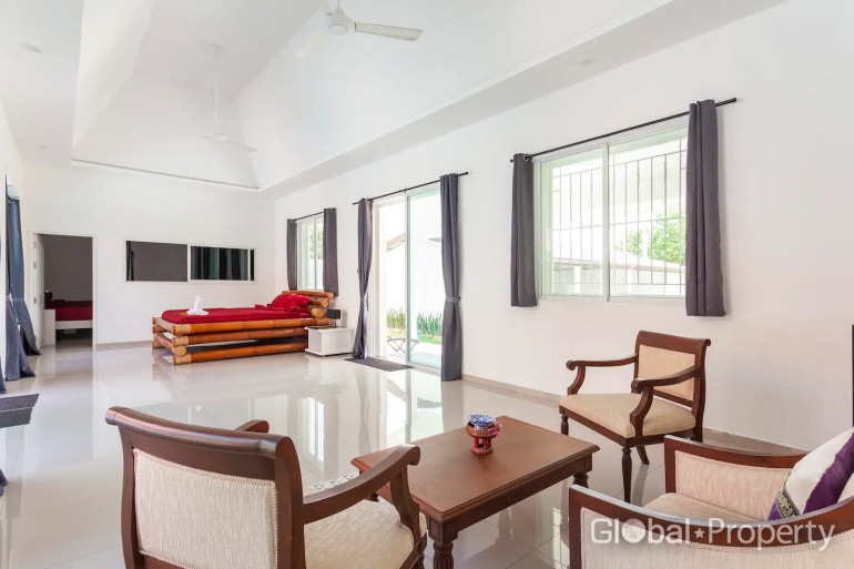 image 22 GPPH1180 Very large private Villa with pool for sale in East Pattaya