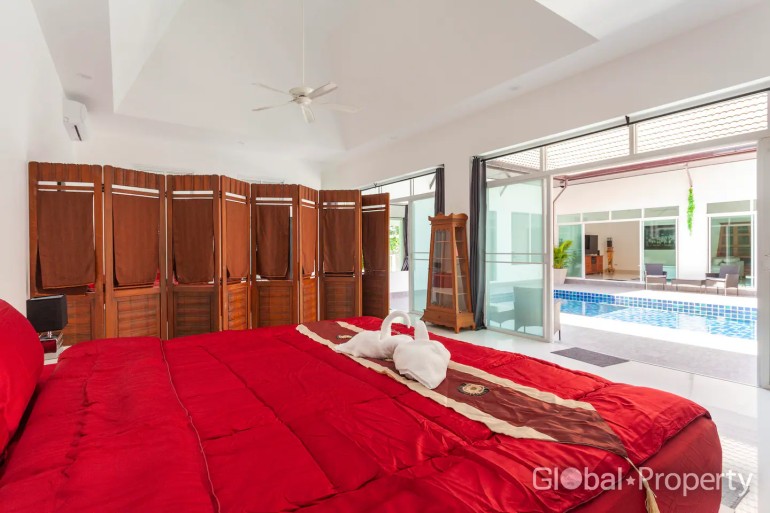 image 43 GPPH1180 Very large private Villa with pool for sale in East Pattaya