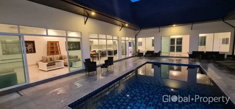 image 16 GPPH1180 Very large private Villa with pool for sale in East Pattaya