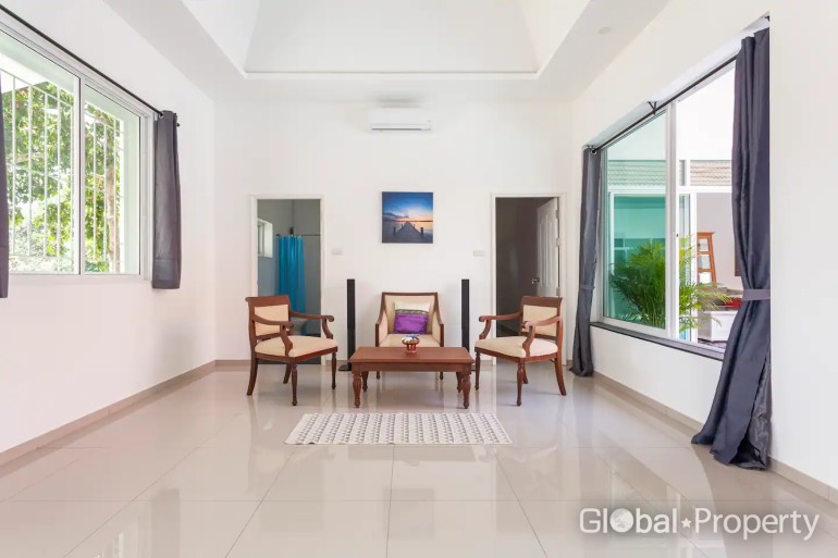 image 23 GPPH1180 Very large private Villa with pool for sale in East Pattaya