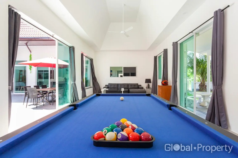 image 28 GPPH1180 Very large private Villa with pool for sale in East Pattaya