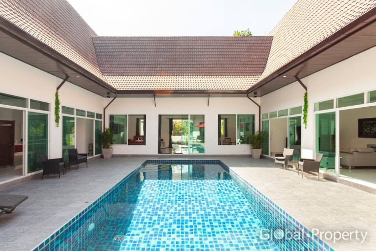image 14 GPPH1180 Very large private Villa with pool for sale in East Pattaya