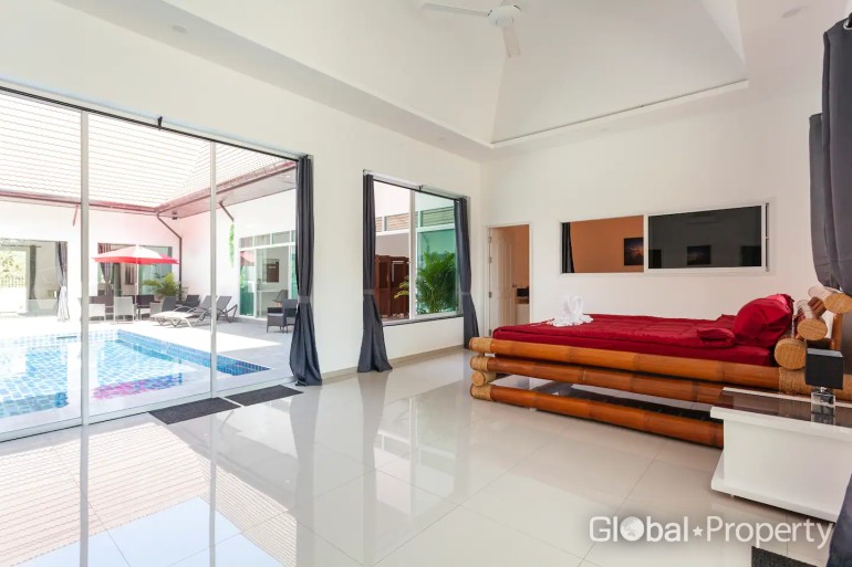 image 39 GPPH1180 Very large private Villa with pool for sale in East Pattaya