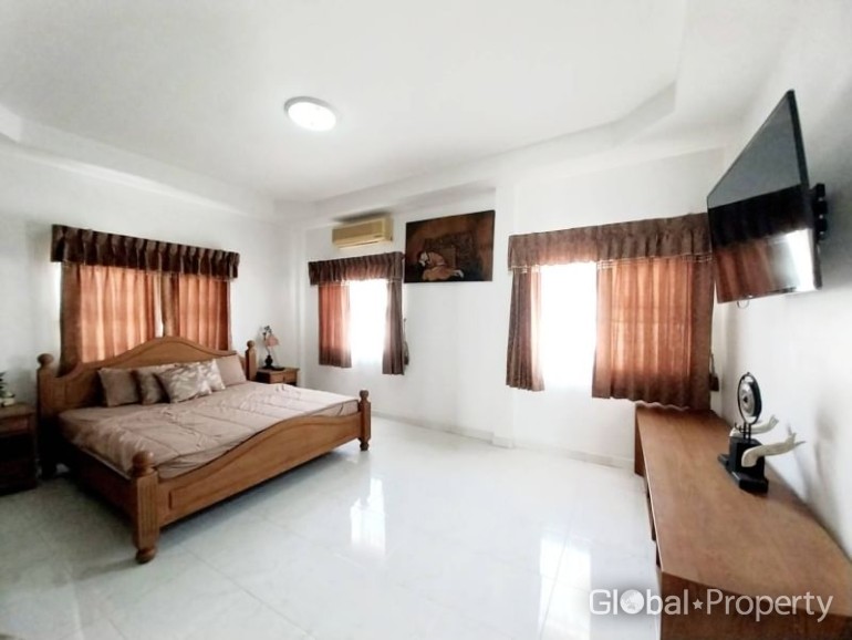 image 15 GPPH1424 Nice house for sale in The Village, East Pattaya