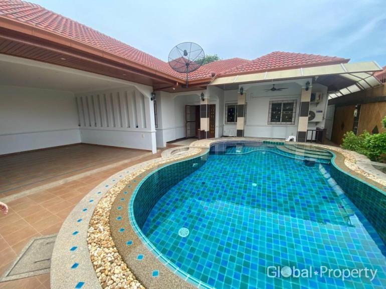 image 1 GPPH1436 HOT SALE! 3 Bedroom Pool Villa close to center of Pattaya!