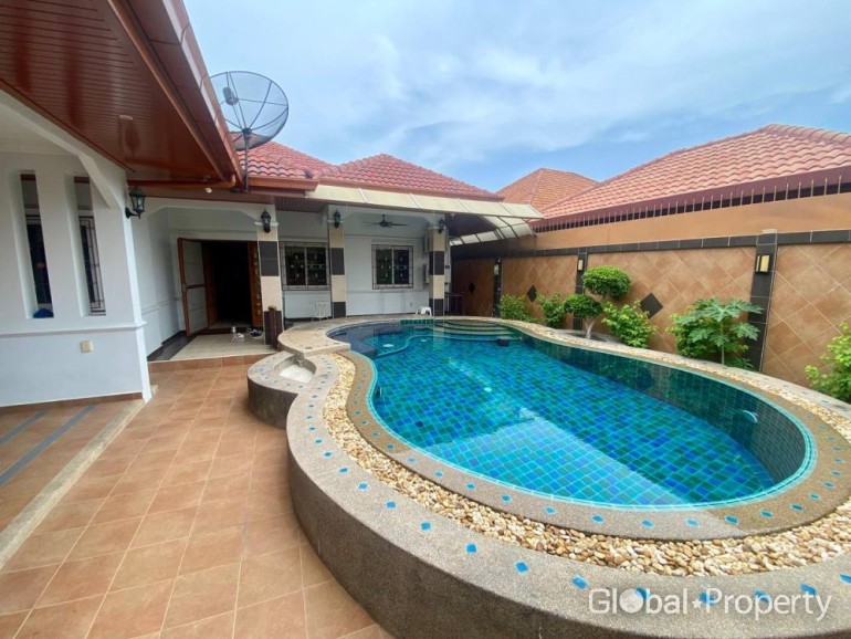 image 2 GPPH1436 HOT SALE! 3 Bedroom Pool Villa close to center of Pattaya!