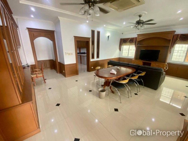 image 5 GPPH1436 HOT SALE! 3 Bedroom Pool Villa close to center of Pattaya!