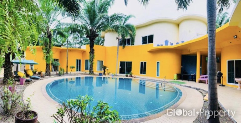 image 1 GPPH1484 Great value pool villa for sale