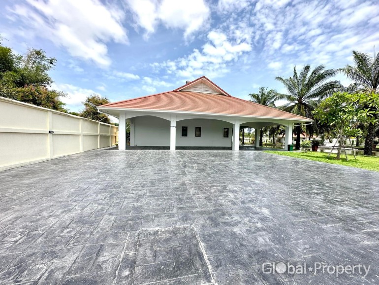 image 4 GPPH1617 Large luxury house in 2 Rai of land for sale