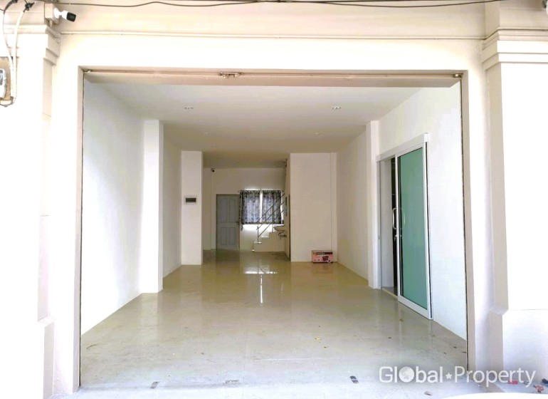 image 2 GPPB0371 Commercial building in Soi Arunothai for sale