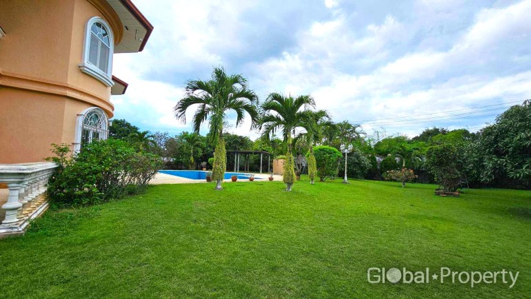 image 30 GPPH1694 Great pool villa with large garden