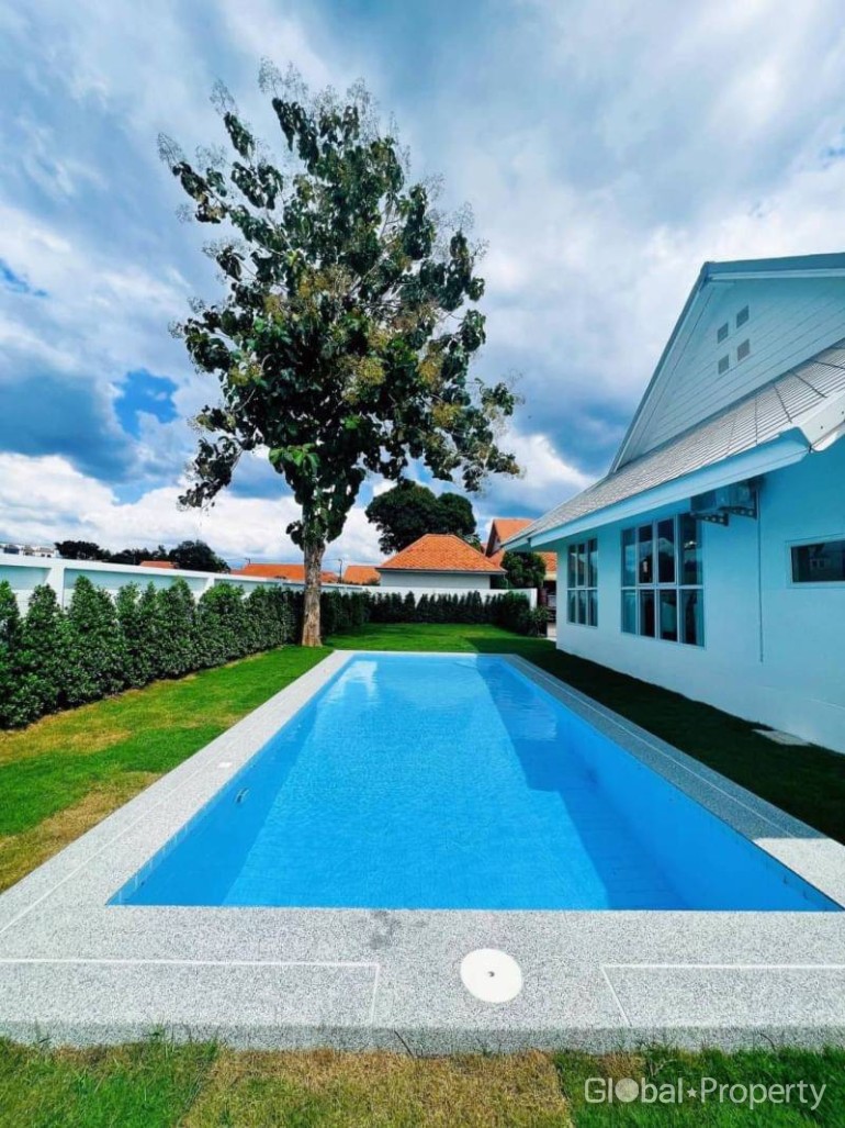 image 2 GPPH1699 Pool villa with big garden in Jomtien