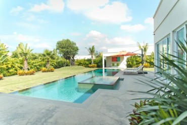 image 19 GPPH0715 High quality pool villa on a large plot