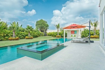 image 19 GPPH0715 High quality pool villa on a large plot