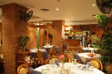 GPPB0129  Reduced Price Pattaya Beach 32 Room Hotel Restaurant for Sale