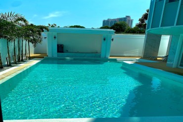 image 22 GPPH1194 Ultra-modern pool villa in the city