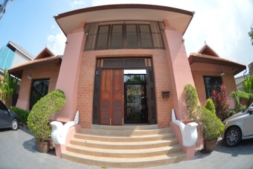 GPPH1214  Property consisting of 3 villas for sale