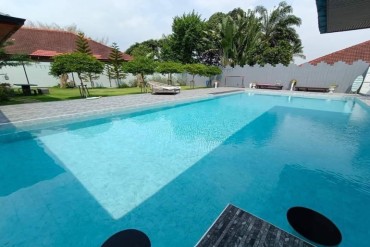 image 19 GPPH1350 Beautiful large house with swimming pool