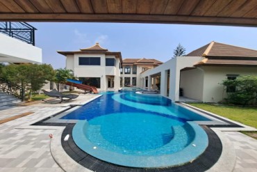 GPPH1402 Luxury Large property with two Pool Villas