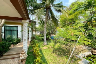 image 18 GPPH1412 Poolvilla im Bali-Stil in toller Wohnanlage zu verkaufen