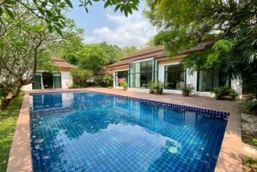 GPPH1412  Poolvilla im Bali-Stil in toller Wohnanlage zu verkaufen