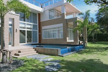 GPPH1508  Luxury house close to the beach for sale