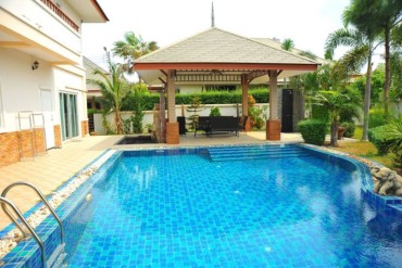 GPPH1527  Einfamilienhaus mit Swimmingpool zu verkaufen