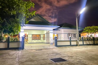 GPPH1597 New Schoenes Haus mit Swimmingpool in Ost-Pattaya