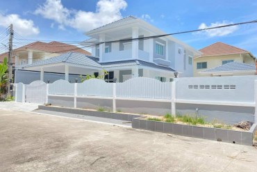 GPPH1601  House with 2 storey and swimming pool for sale