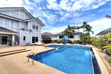 GPPH1623  2-stoeckiges Haus mit privatem Pool zu verkaufen