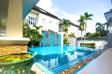 GPPH1633  Beautiful house with modern pool