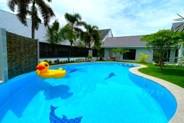 GPPH1650  Beautiful house with swimming pool for sale