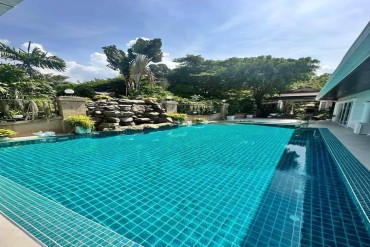 GPPH1680  4 bedroom house with private pool in Jomtien
