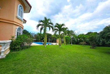 image 34 GPPH1694 Great pool villa with large garden