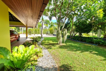 image 32 GPPH1736 Private Poolvilla with Lush Garden in Bang Saray