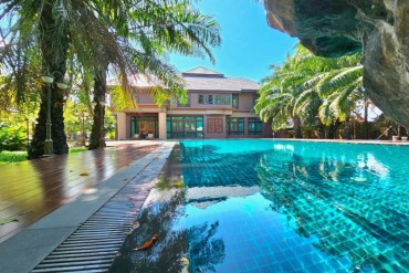 GPPH1744  Exclusively Classic Pool Villa with Expansive Garden