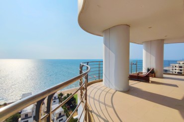 GPPC3457  Gorgeous 3-bedroom condo with sea view