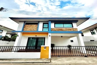 image 12 GPPH1753 Beautiful 2 storey house with 3 bedrooms