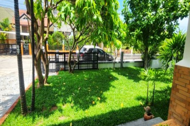 image 23 GPPH1762 Beautiful house with shady garden for rent