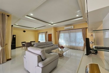 image 9 GPPH1774 Extensive 3-bedroom house in north Pattaya