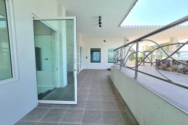 image 28 GPPH1784 New 3-storey villa with sky pool