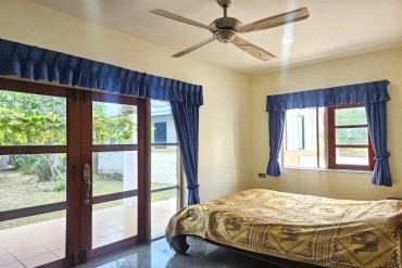 image 19 GPPH1811 Geraeumige Poolvilla mit 4 Schlafzimmern in Bang Saray