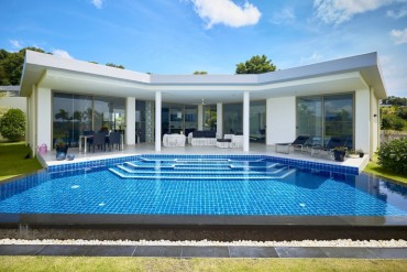 GPPH1853  Private luxury modern house with pool and garden