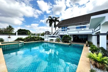GPPH1856  Einfamilienhaus mit privatem Pool zu verkaufen